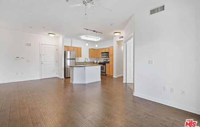 1 bed, 1 bath, 910 sqft, $2,900, Unit 355