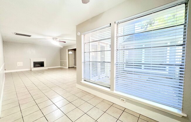 10827 SUGAR HL DR