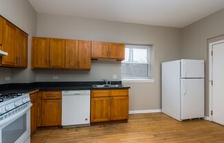 3 beds, 1 bath, $1,700, Unit 42-3