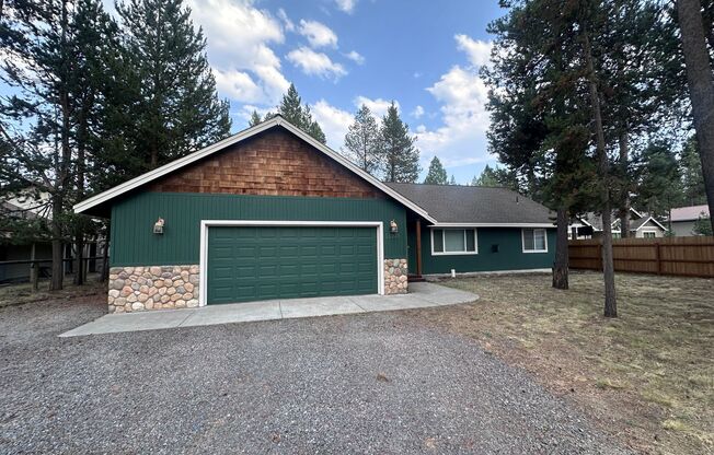 Charming 3 bedroom, 2 bathroom home nestled in Sunriver