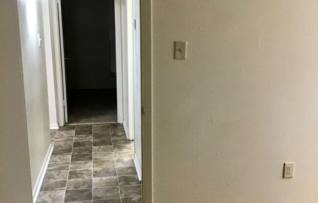 2 beds, 2 baths, 995 sqft, $800, Unit 14