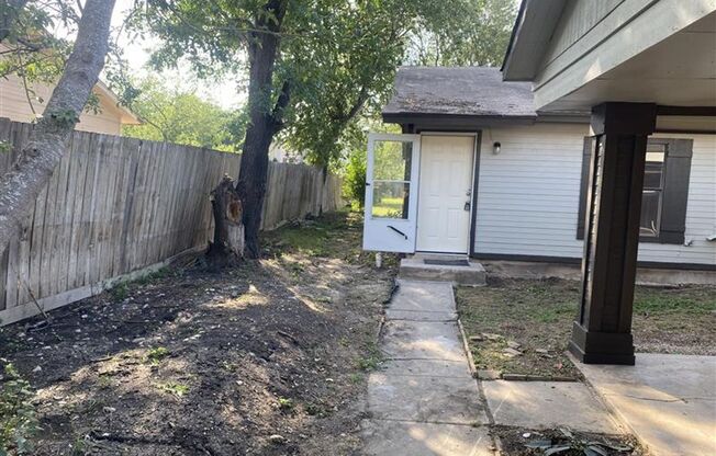 2/1 duplex with covered parking