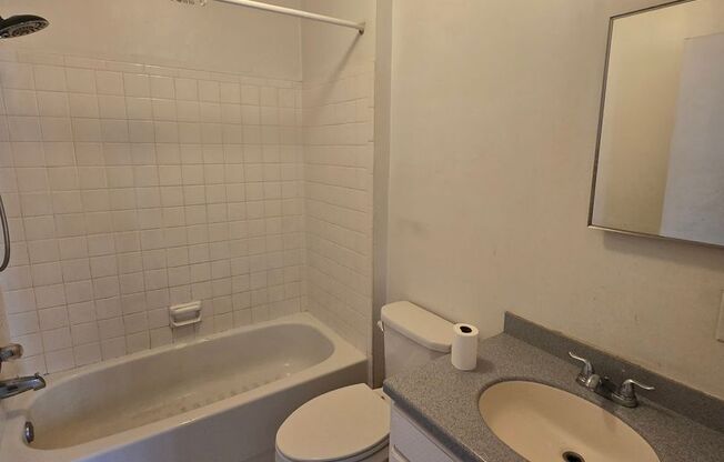 Bright 1 bedroom in washington square west - great price AVAILABLE SEPT 10