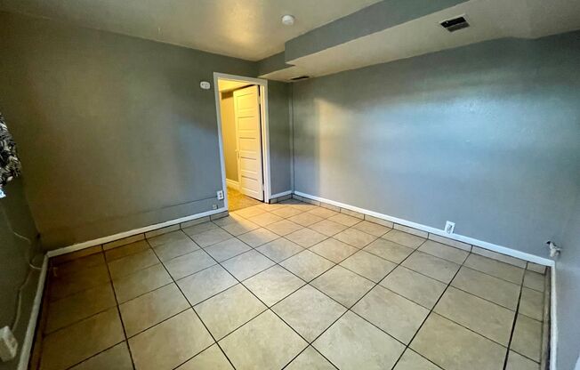 1 bed, 1 bath, 560 sqft, $1,080, Unit 2