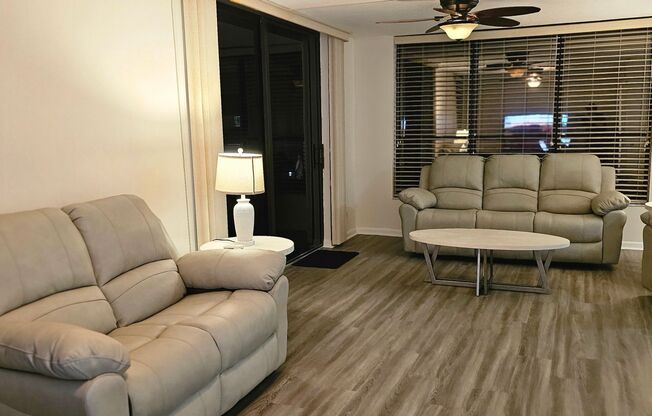 Riverfront Community Resort Style 2/2 Condo
