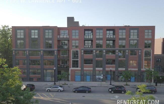 2150 W Lawrence Ave