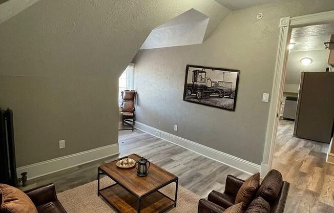 2 beds, 1 bath, $1,270, Unit 303