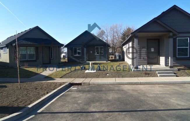 2 beds, 1 bath, 880 sqft, $1,495, Unit chin211-1
