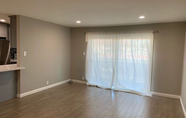 Updated 1 bed 1 bath unit in Fullerton!