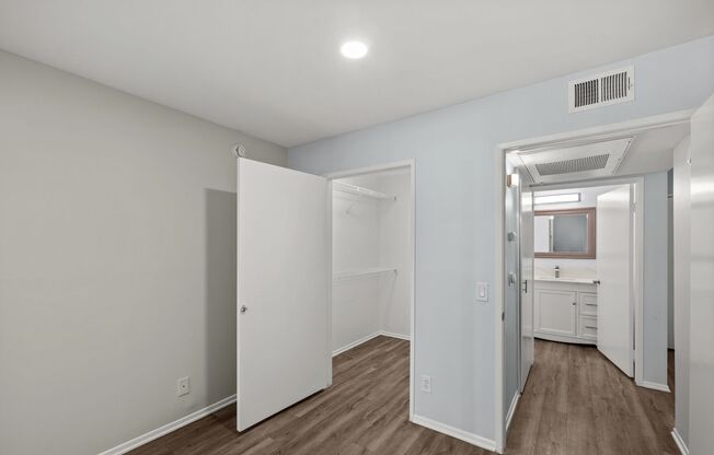 2 beds, 2 baths, 850 sqft, $2,848, Unit 402