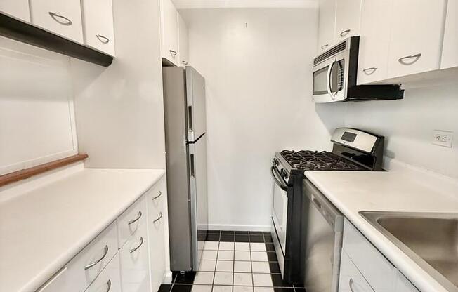 2 beds, 2 baths, 800 sqft, $6,000, Unit 710