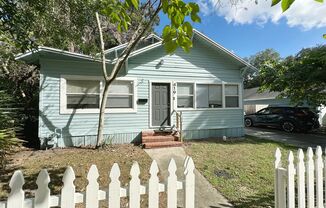 3 Bedroom, 2 Bath Historic House Near UF!