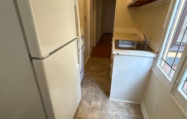 Studio, 1 bath, 420 sqft, $1,925, Unit 10