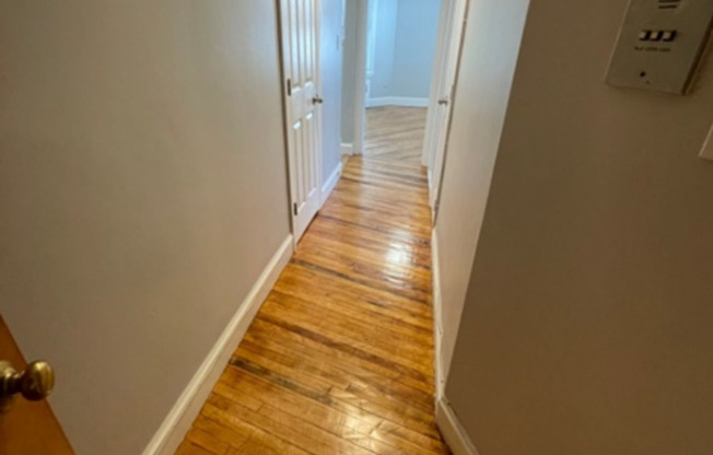 Studio, 1 bath, 400 sqft, $1,795, Unit 90 Win #09