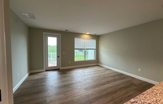 2 beds, 2 baths, 1,218 sqft, $2,725, Unit L31