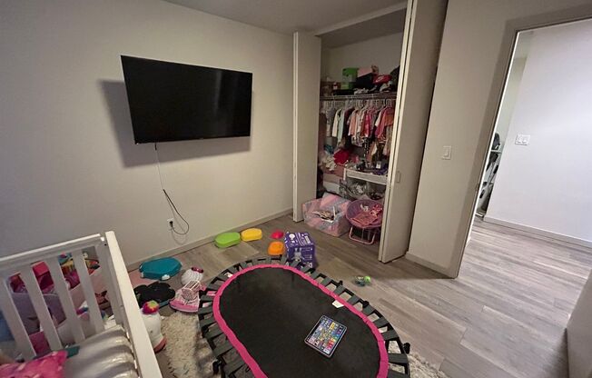 2 beds, 1 bath, $1,395, Unit 116