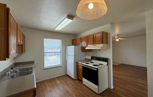 2 beds, 1 bath, $650