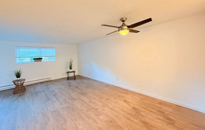 2 beds, 1 bath, $2,250, Unit 220
