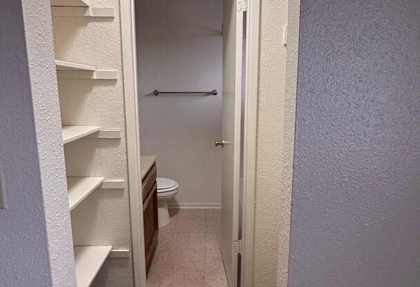 Studio, 1 bath, 450 sqft, $1,110, Unit 182