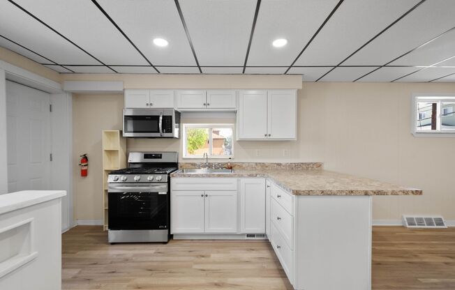 Gorgeous 2 bedroom in Pittsburgh available now! Accepting Section 8!
