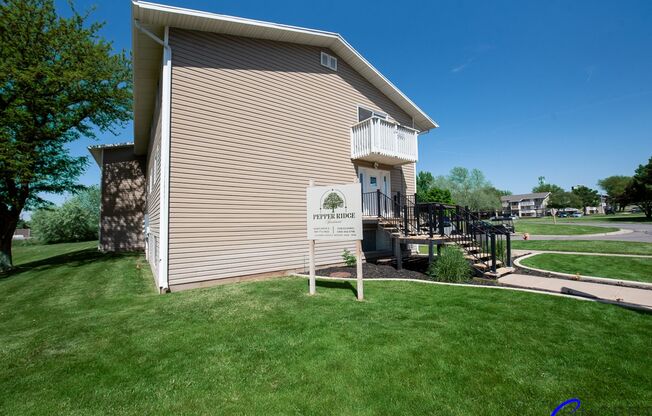 2 beds, 1 bath, 840 sqft, $1,099, Unit 77