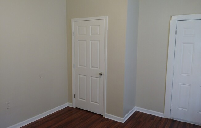 2 beds, 1 bath, $1,100, Unit 8819