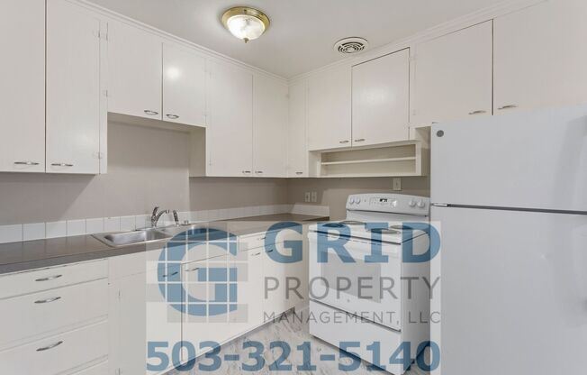 3 Bedroom Home - Large Corner Lot - SE Portland!