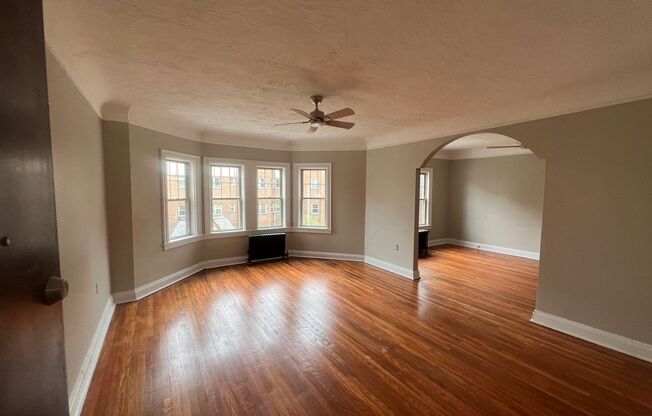 Spacious Apartment for Rent in Edgewater!