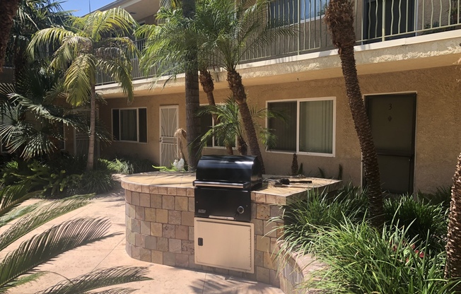 2 beds, 1 bath, 940 sqft, $2,495, Unit 04