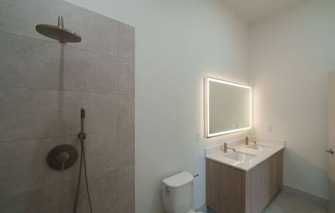 3 beds, 2 baths, 1,348 sqft, $2,622, Unit 114