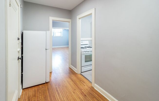 1 bed, 1 bath, 835 sqft, $1,245, Unit 9