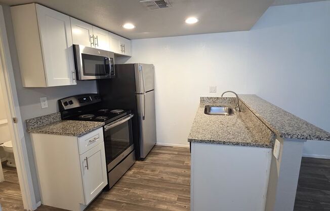Studio, 1 bath, 415 sqft, $799, Unit 208
