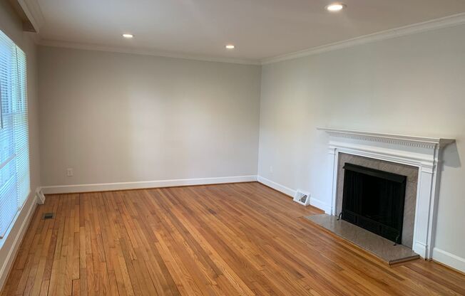 Myers Park 3 Bedrooms 2 Bathroom Duplex!