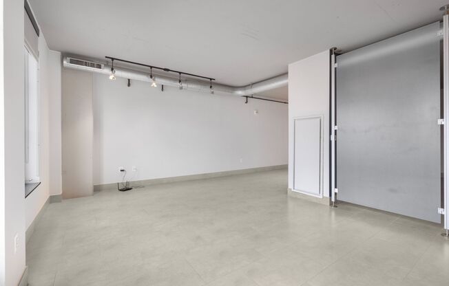 Lovely Studio-Style 1 Bedroom Condo Unit in Logan Circle!