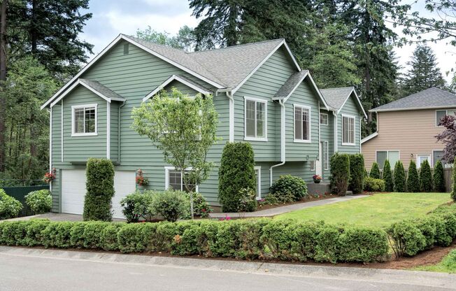 Large Updated 5 Bed SPLIT-LEVEL Kenmore Home!