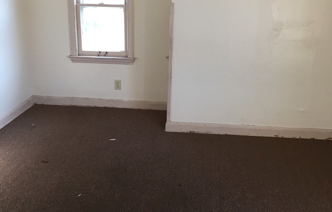 2 beds, 1 bath, $1,095