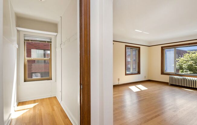 1 bed, 1 bath, 827 sqft, $1,795, Unit 206
