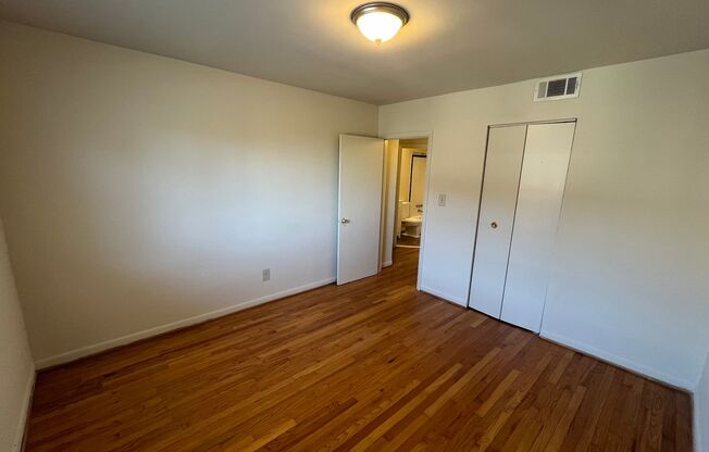 1 bed, 1 bath, 500 sqft, $1,200, Unit 4233 #A