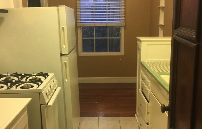 Studio, 1 bath, 550 sqft, $1,450