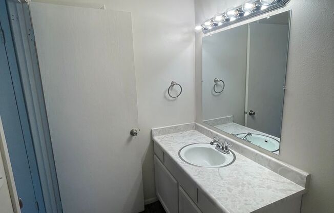 1 bed, 1 bath, 620 sqft, $1,125, Unit 13