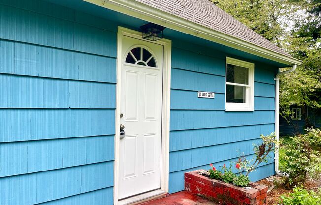 Funky but Fabulous Bainbridge Island cottage in desirable Rolling Bay ....now available