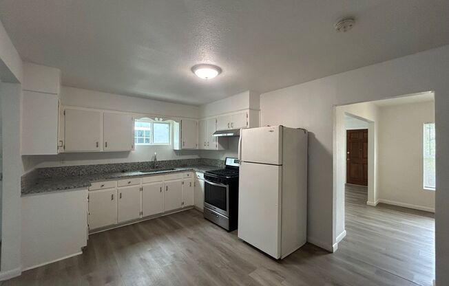 Charming 4 Bed, 3 Bath Home + Bonus 1 Bed/1 Bath Casita!