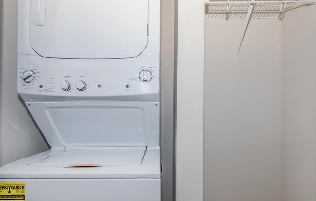 Studio, 1 bath, 606 sqft, $1,045