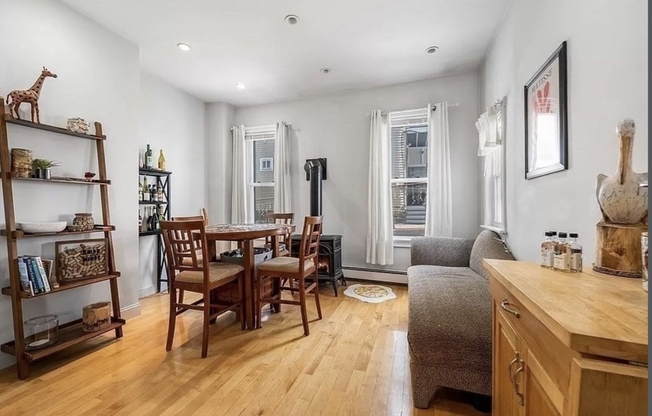 866 E 5 ST