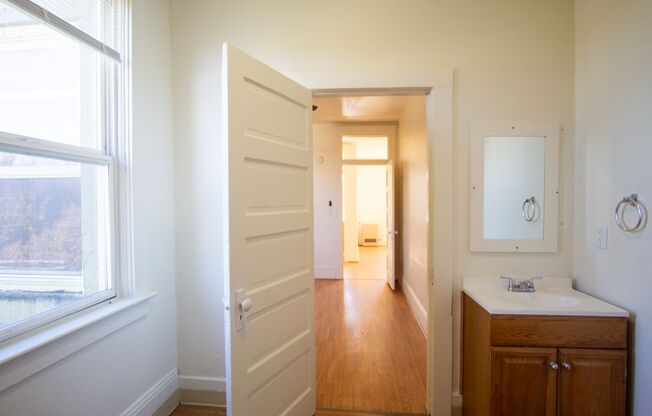 2 beds, 1 bath, $1,350, Unit 311