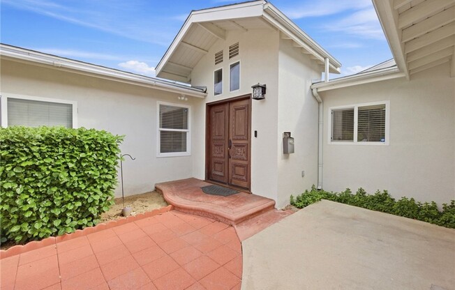 5 beds, 3.5 baths, 2,914 sqft, $5,500