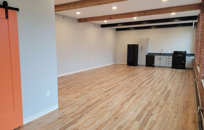 Studio, 1 bath, 765 sqft, $1,985, Unit 303