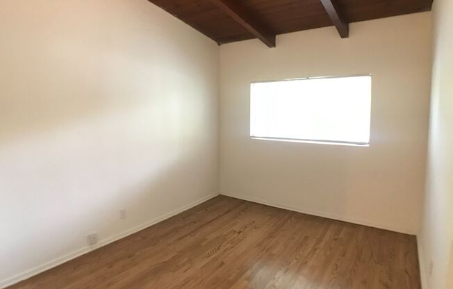 1 bed, 1 bath, 700 sqft, $2,695