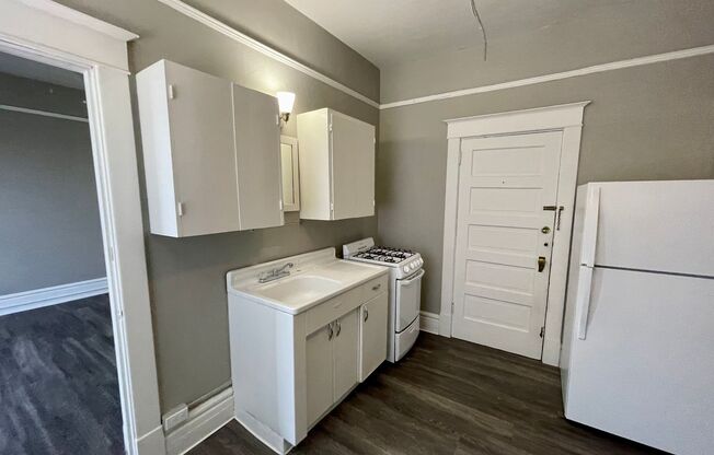 1 bed, 1 bath, 424 sqft, $795, Unit 211