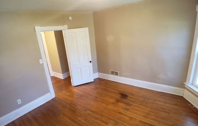 4 beds, 1 bath, $1,600, Unit A West Side-A.Toress